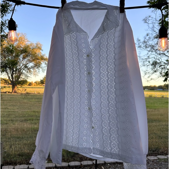 White laced button down blouse - Picture 2 of 4